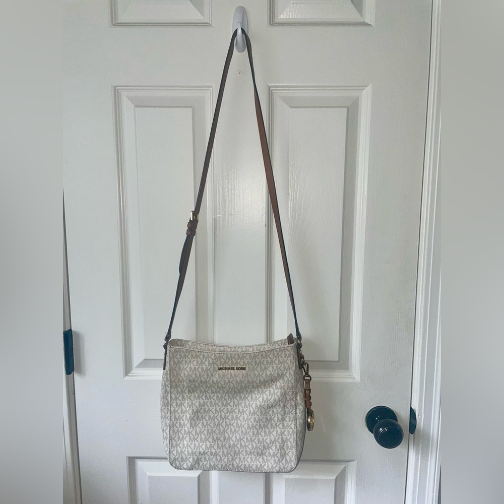 Michael Kors Cream and Brown Signature Jet Set Crossbody Bag